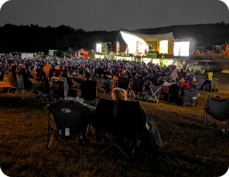 Crowd facing the Festival d'humour de l'Abitibi-Témiscamingue stage at night